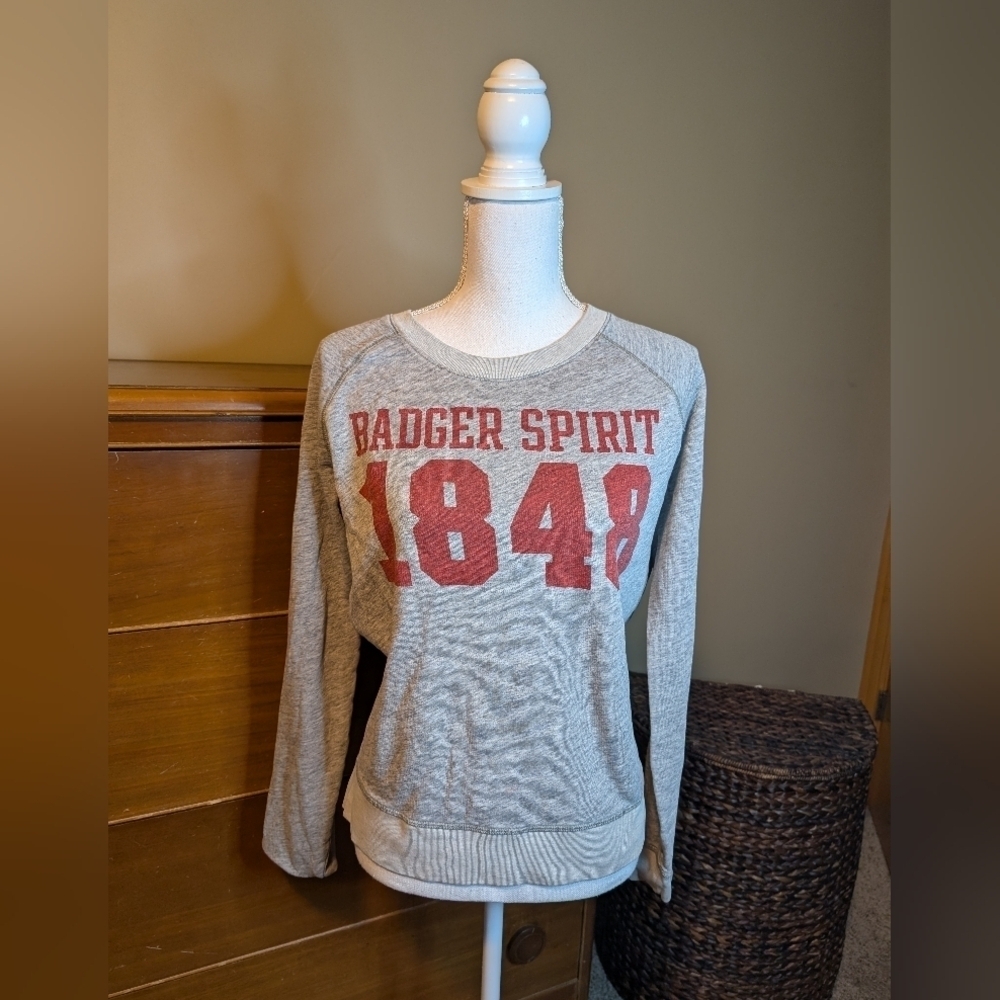 University of Wisconsin Madison Badgers Spirit Sweatshirt - Size M PINK VS
